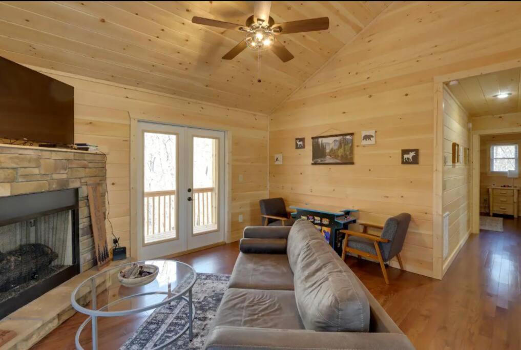 New Serene, Fun & Comfy Cabin- Covered Deck, Grill, Arcade 머피 외부 사진
